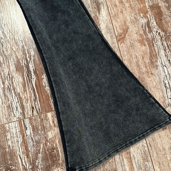 NWT Earthbound Bell Bottom Stretch Jeans - Picture 2 of 6